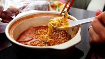 吃瓜群众高铁上吃泡面,吃瓜群众的味蕾之旅